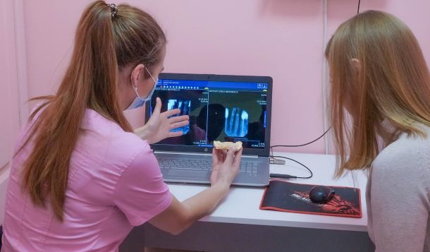 Команда стоматологів-професіоналів стоматологічної клініки КОНС в місті Київ, на Борщагівці.